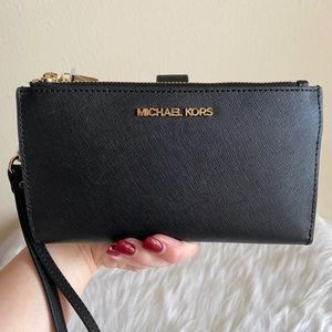 NWT Michael Kors Jet Set Travel Wristlet wallet